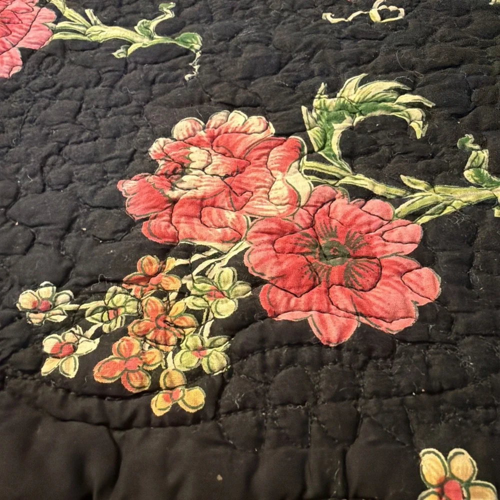 Set Of 6 Black Pink Rose Floral Quilted Placemats Reversible Scalloped Trim EUC